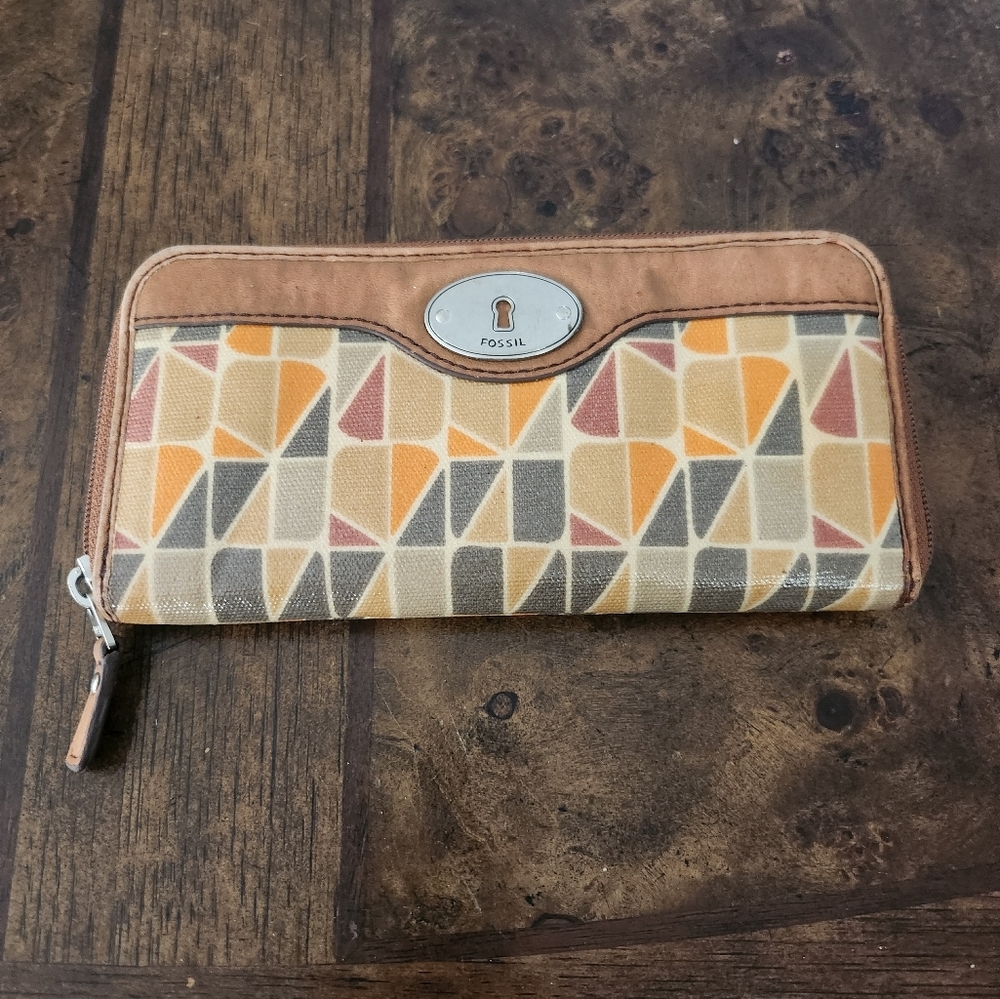 Fossil key-per zip around wallet